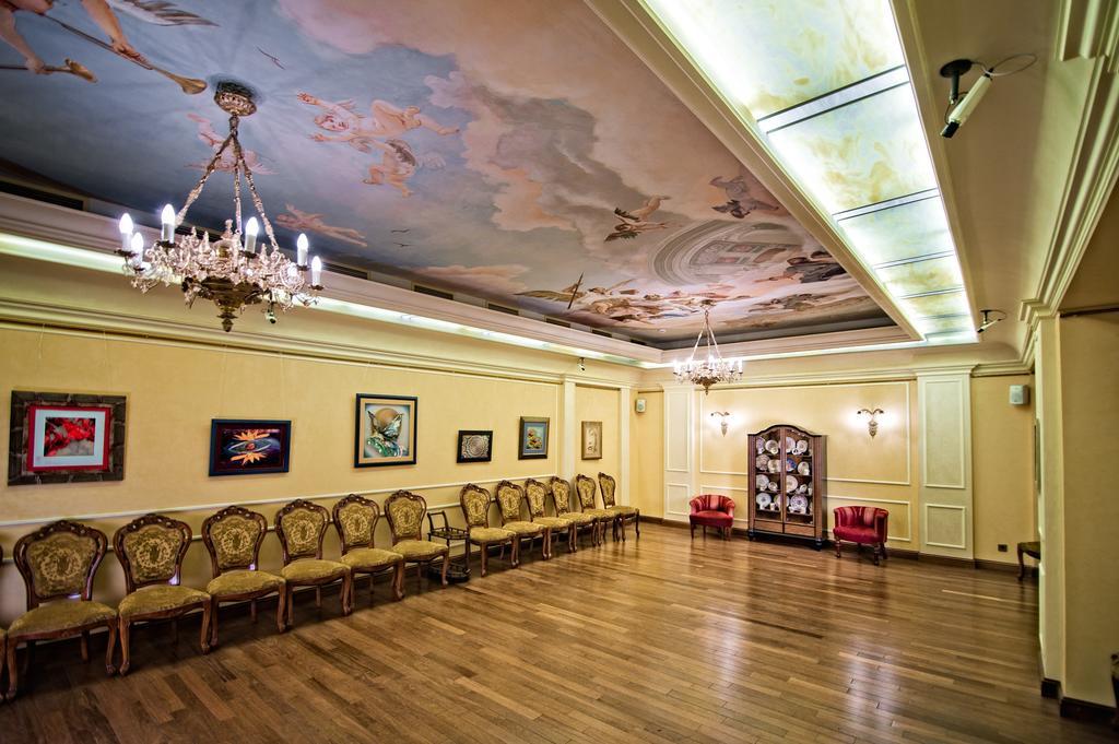British Club Lviv Ξενοδοχείο Εξωτερικό φωτογραφία