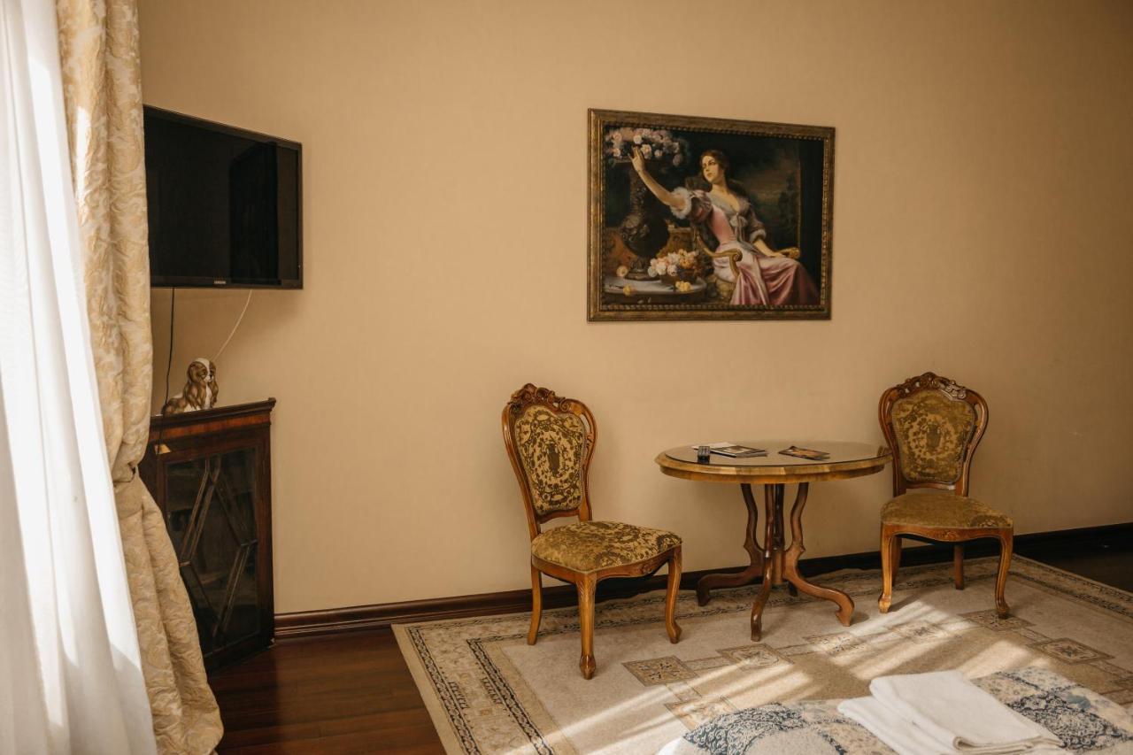 British Club Lviv Ξενοδοχείο Εξωτερικό φωτογραφία